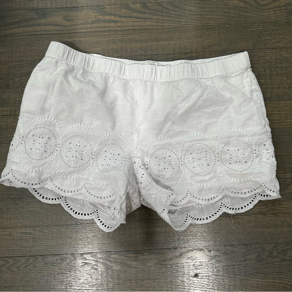 Vineyard Vines White Eyelet Scallop Hem Women’s Shorts